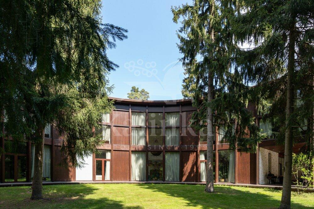 2-этажный коттедж 2 700 м² с отделкой