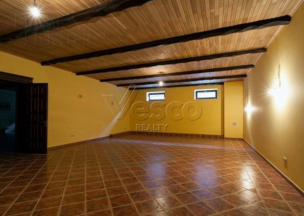 2-этажный коттедж 1 000 м² с отделкой