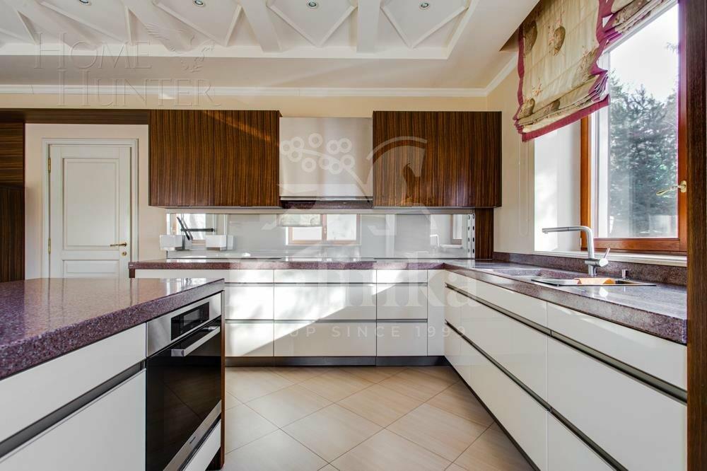 3-этажный коттедж 1 000 м² с отделкой