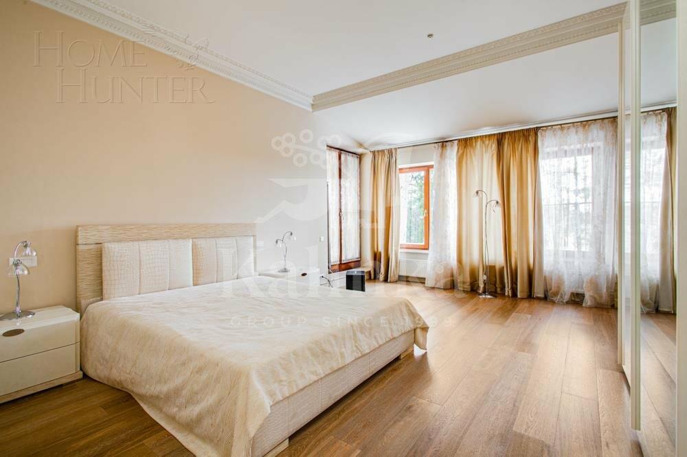 3-этажный коттедж 1 000 м² с отделкой