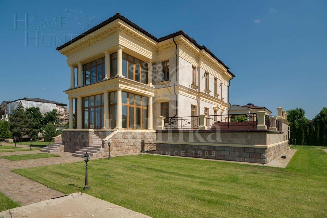 2-этажный коттедж 800 м² с отделкой