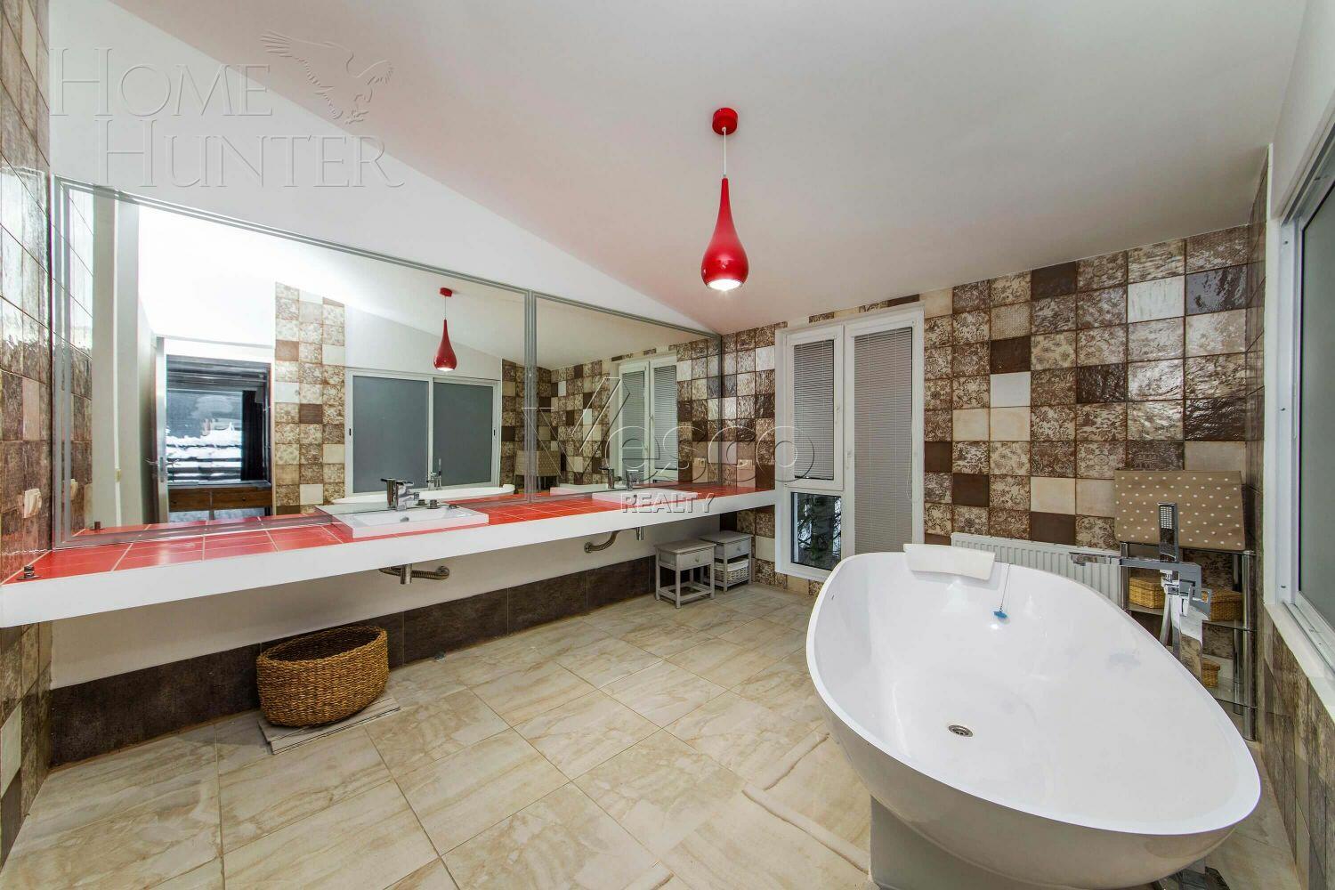 2-этажный коттедж 300 м² с отделкой