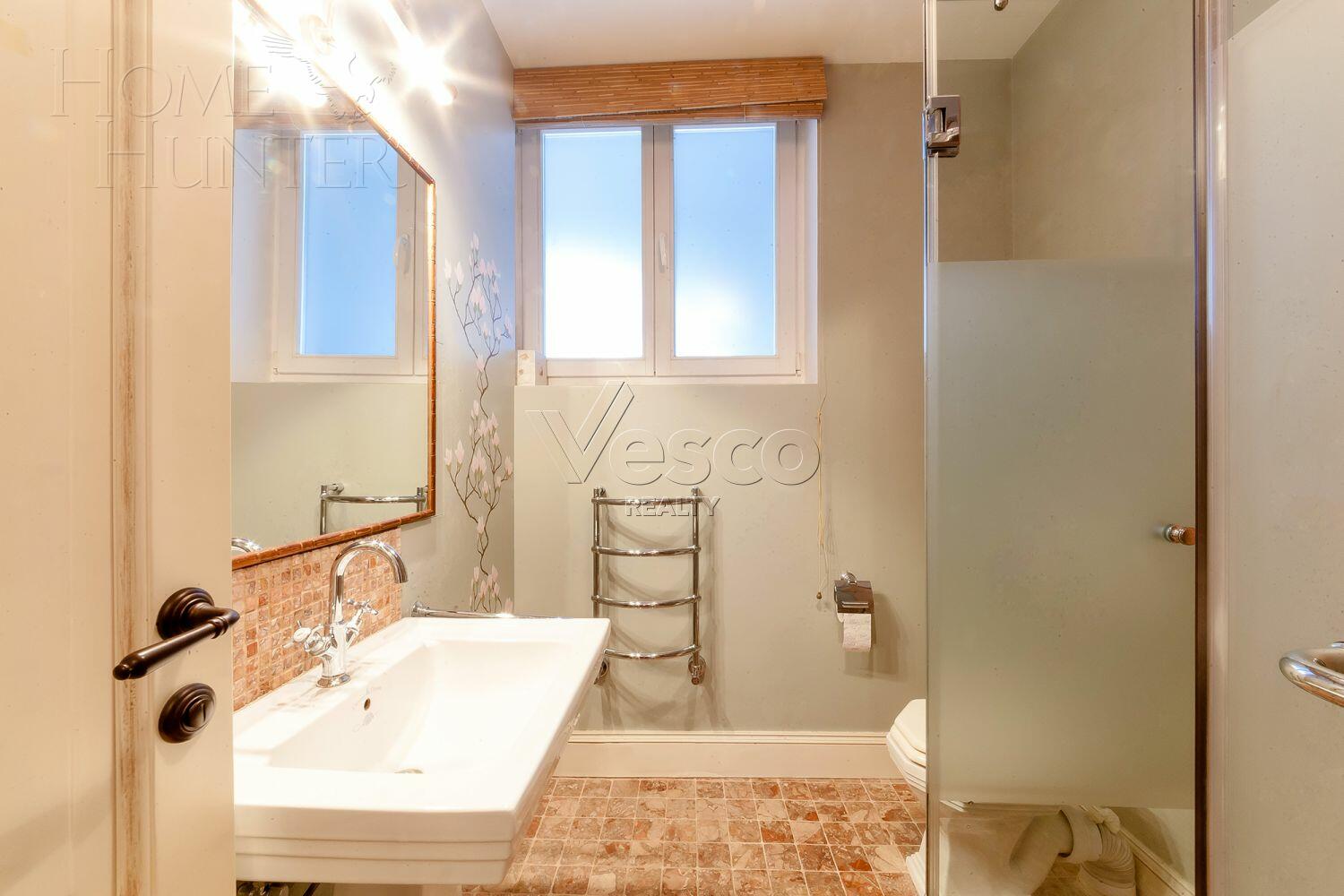 4-УРОВНЕВЫЙ ТАУНХАУС С ОТДЕЛКОЙ 610 М² НА 1 ЭТАЖЕ