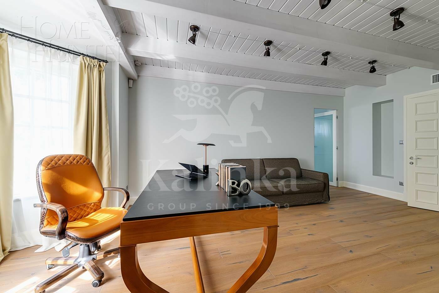 4-этажный таунхаус 678 м² с отделкой