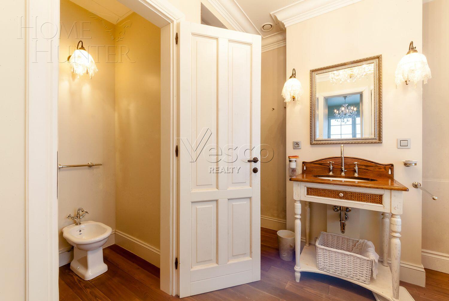 4-УРОВНЕВЫЙ ТАУНХАУС С ОТДЕЛКОЙ 610 М² НА 1 ЭТАЖЕ