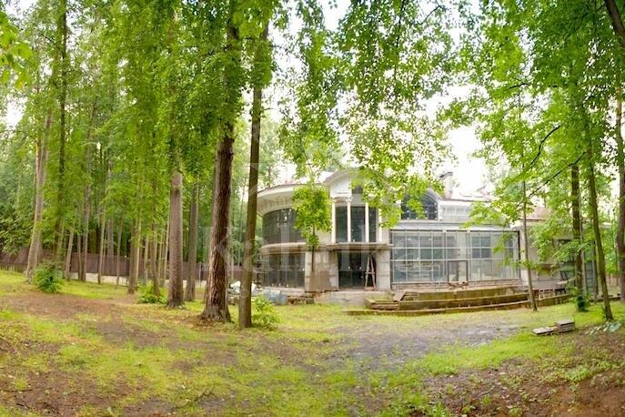 3-этажный коттедж 1 500 м² без отделки