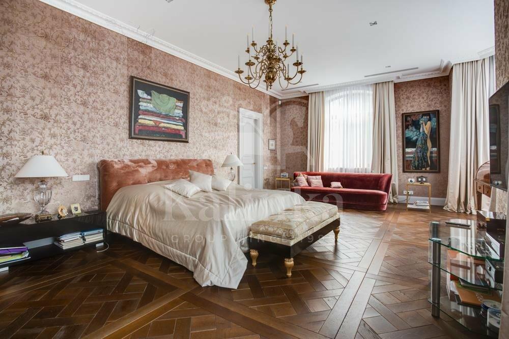 3-этажный коттедж 560 м² с отделкой