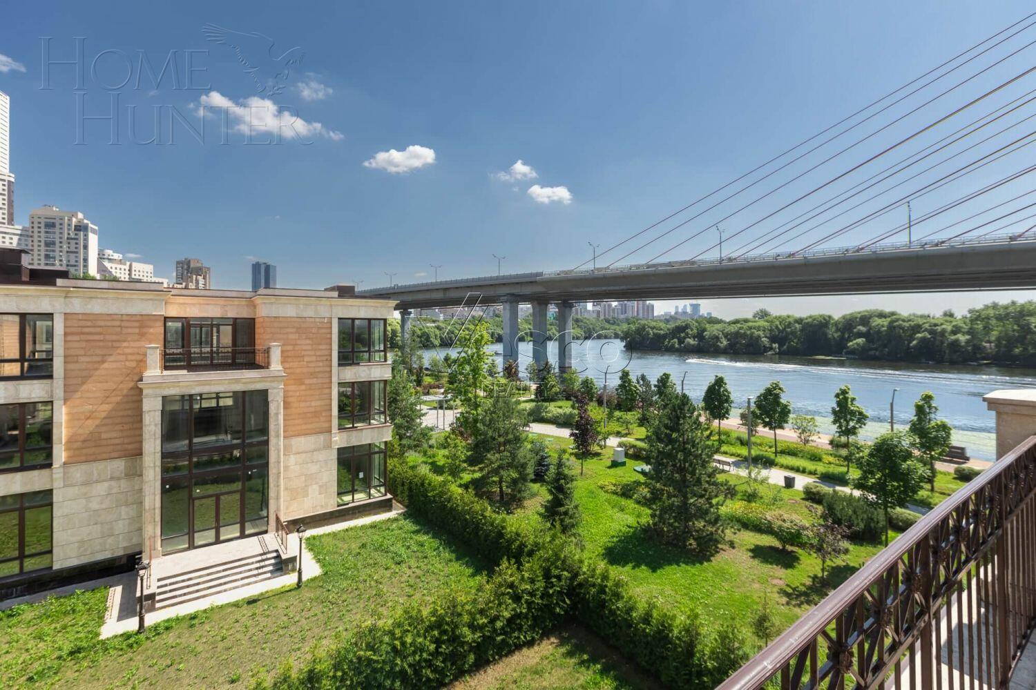 4-УРОВНЕВЫЙ ОСОБНЯК БЕЗ ОТДЕЛКИ 840 М² НА 1 ЭТАЖЕ