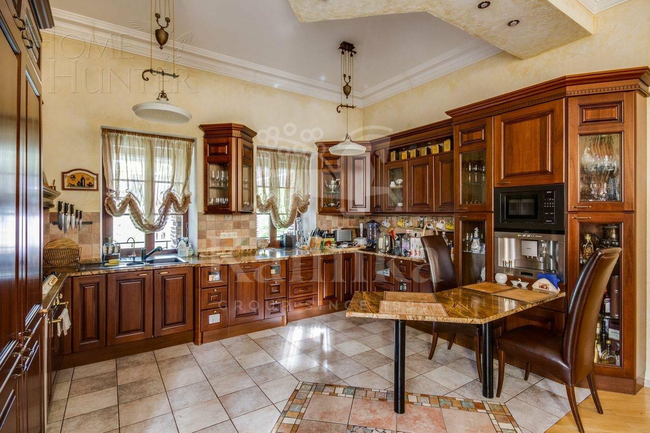 2-этажный коттедж 550 м² с отделкой