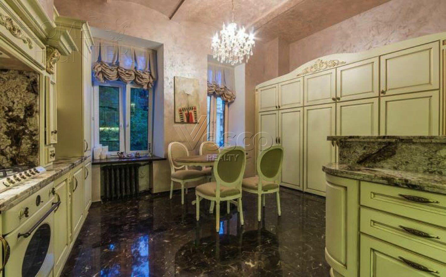 4-этажный коттедж 450 м² с отделкой