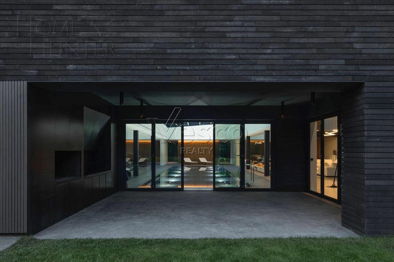 2-этажный коттедж 2 500 м² с отделкой