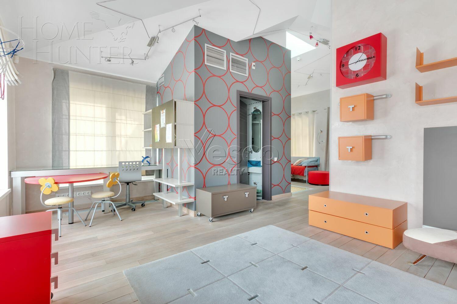 3-УРОВНЕВЫЙ ТАУНХАУС С ОТДЕЛКОЙ 500 М² НА 1 ЭТАЖЕ