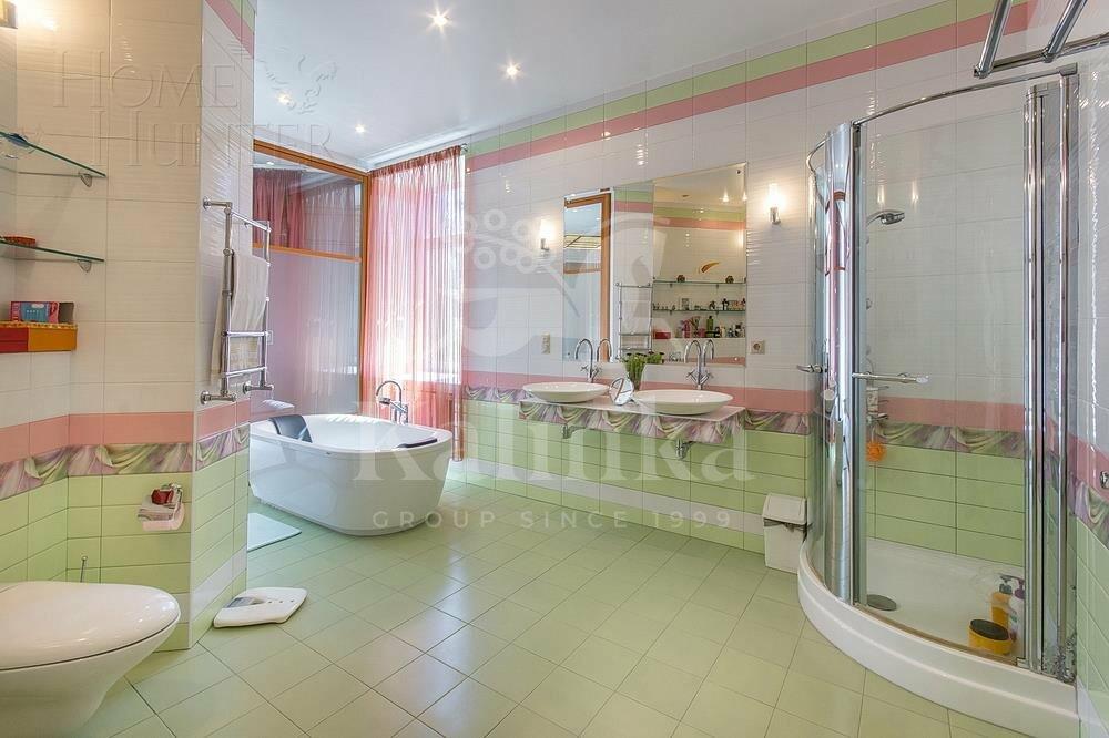 4-этажный коттедж 1 000 м² с отделкой