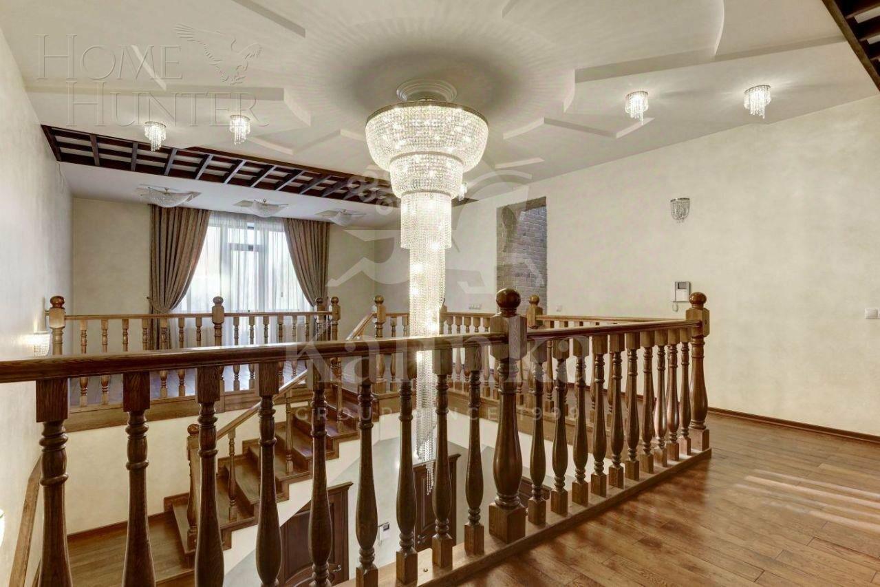 2-этажный коттедж 500 м² с отделкой