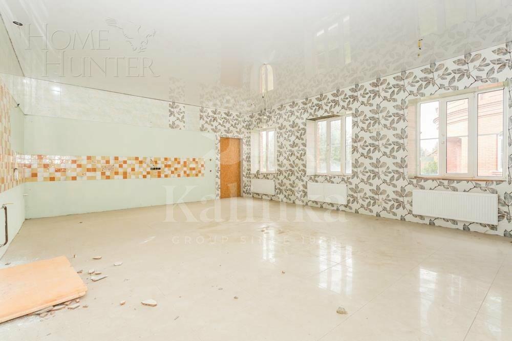 3-этажный коттедж 2 700 м² без отделки