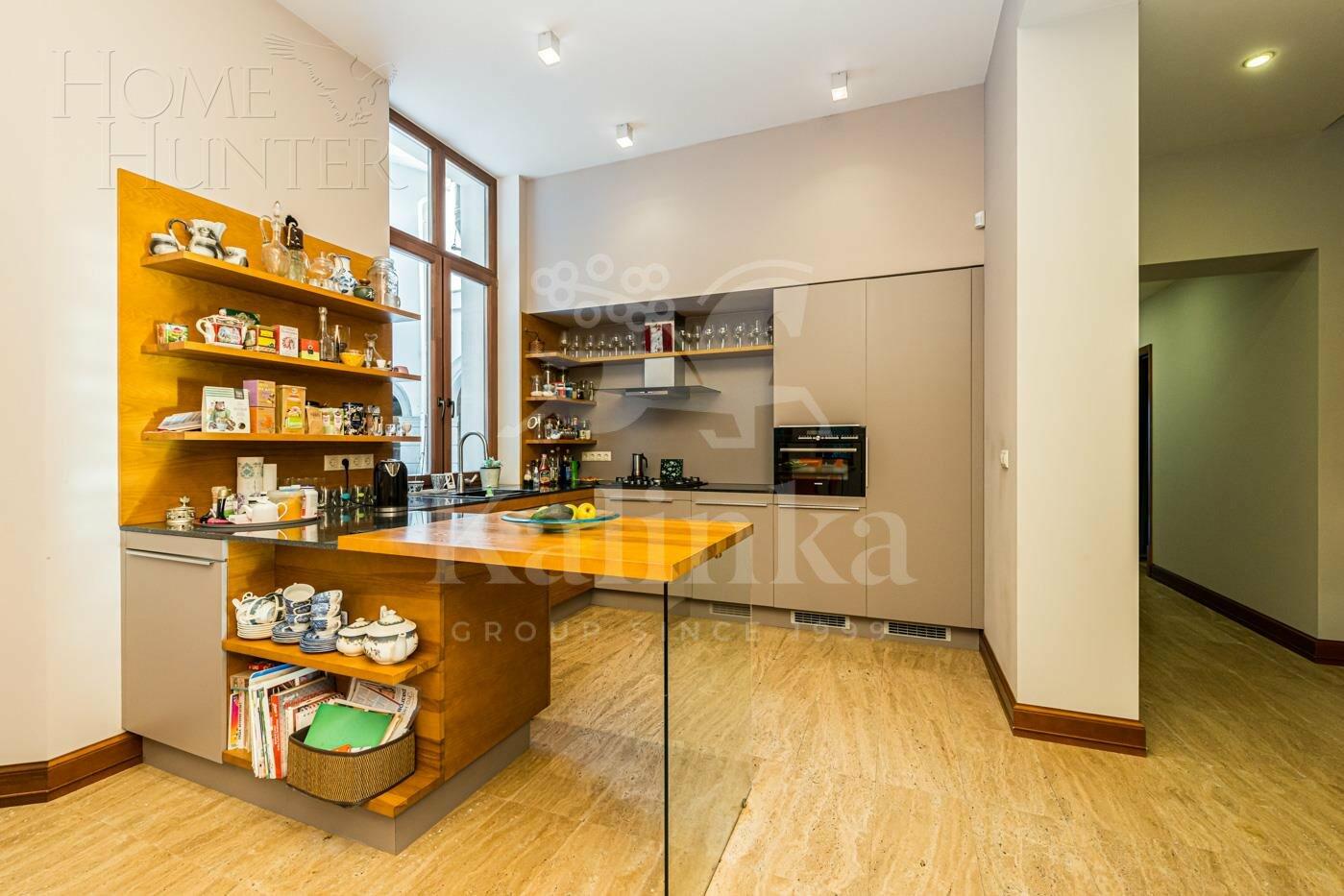 2-этажный коттедж 1 100 м² с отделкой