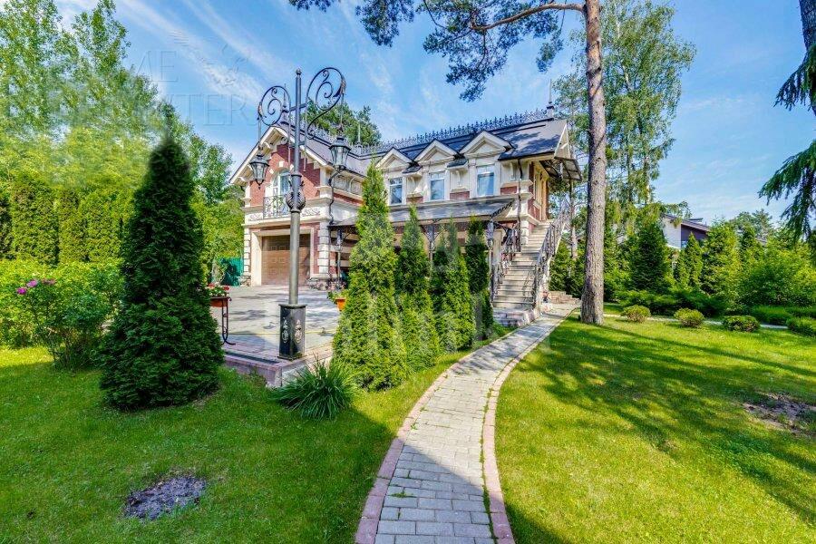 3-этажный коттедж 580 м² с отделкой