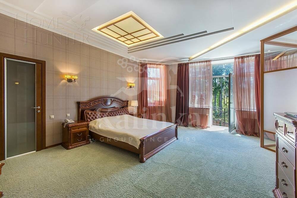 4-этажный коттедж 1 000 м² с отделкой