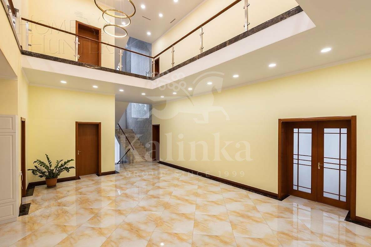 2-этажный коттедж 1 200 м² с отделкой