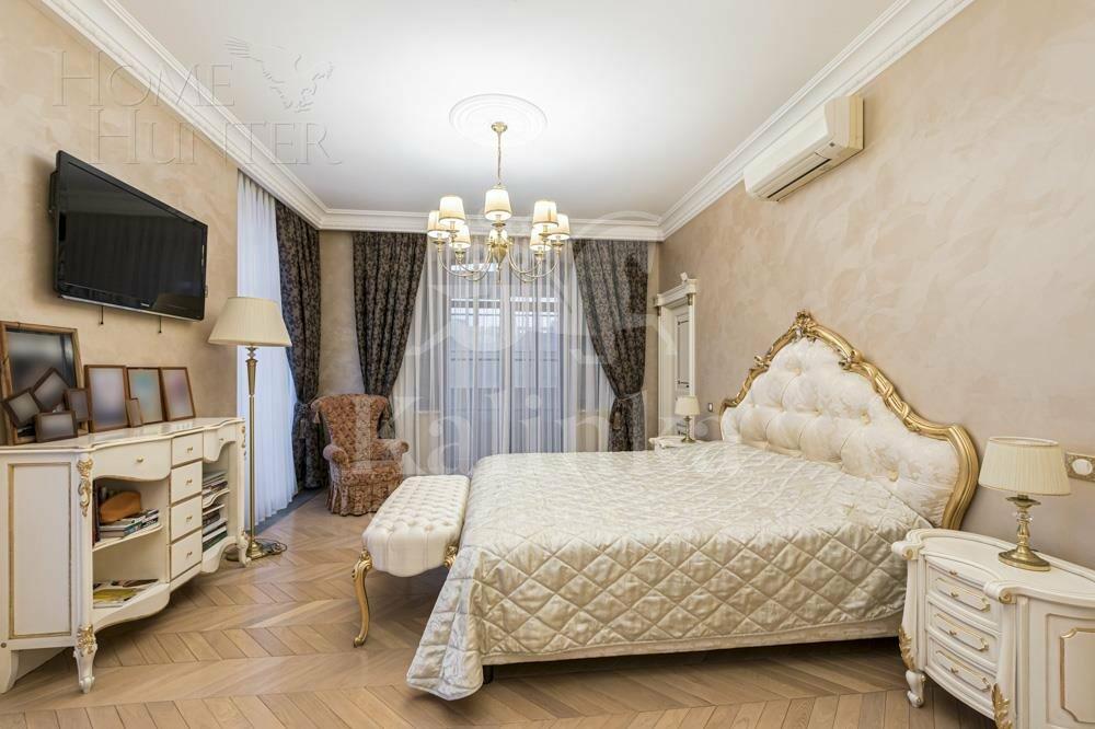 3-этажный таунхаус 700 м² с отделкой