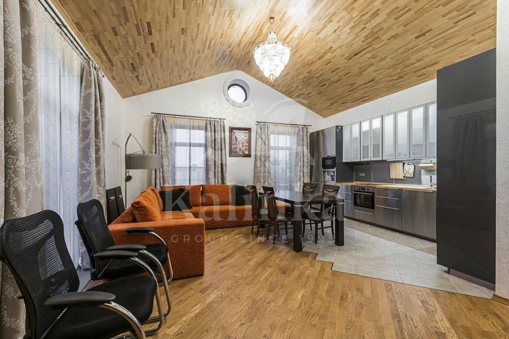 3-этажный таунхаус 700 м² с отделкой