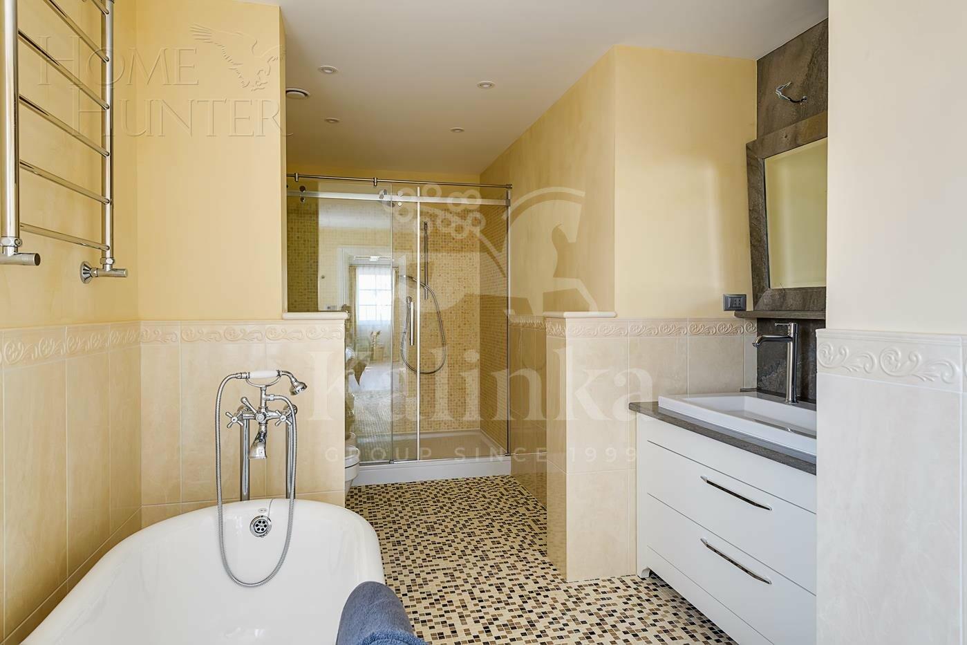 4-этажный таунхаус 678 м² с отделкой