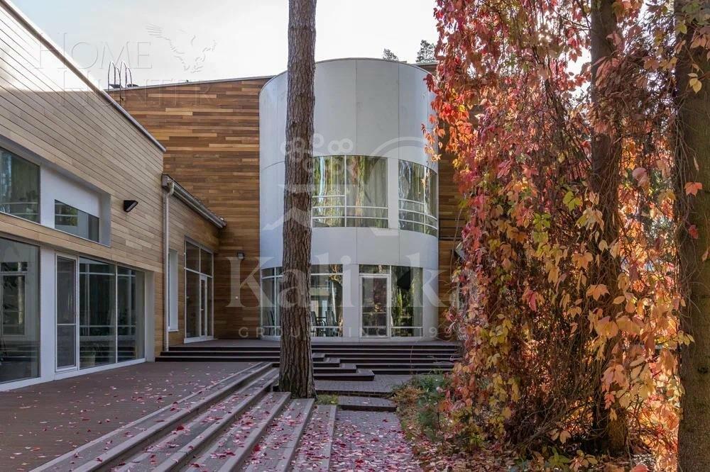 2-этажный коттедж 1 328 м² с отделкой