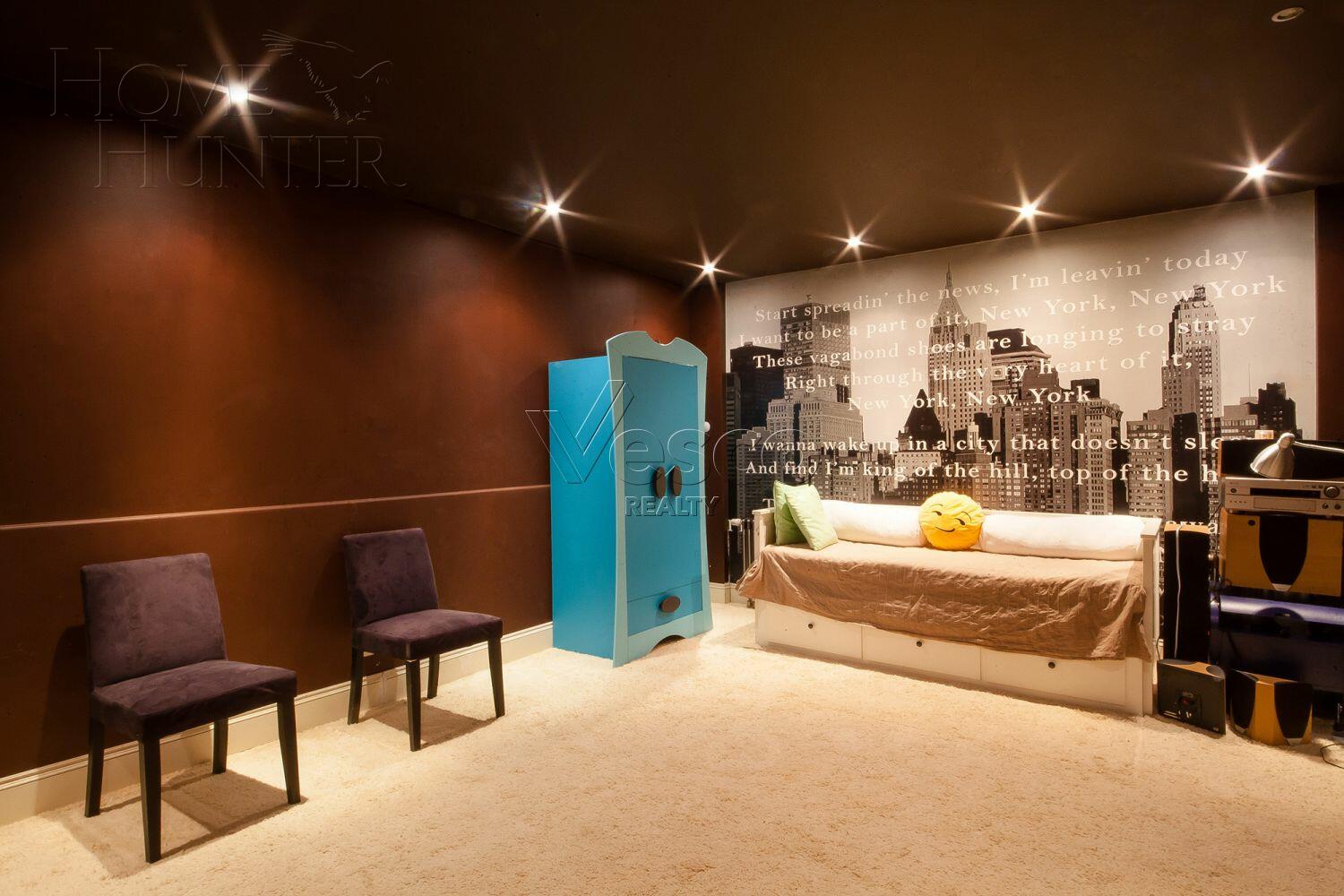 4-УРОВНЕВЫЙ ТАУНХАУС С ОТДЕЛКОЙ 610 М² НА 1 ЭТАЖЕ