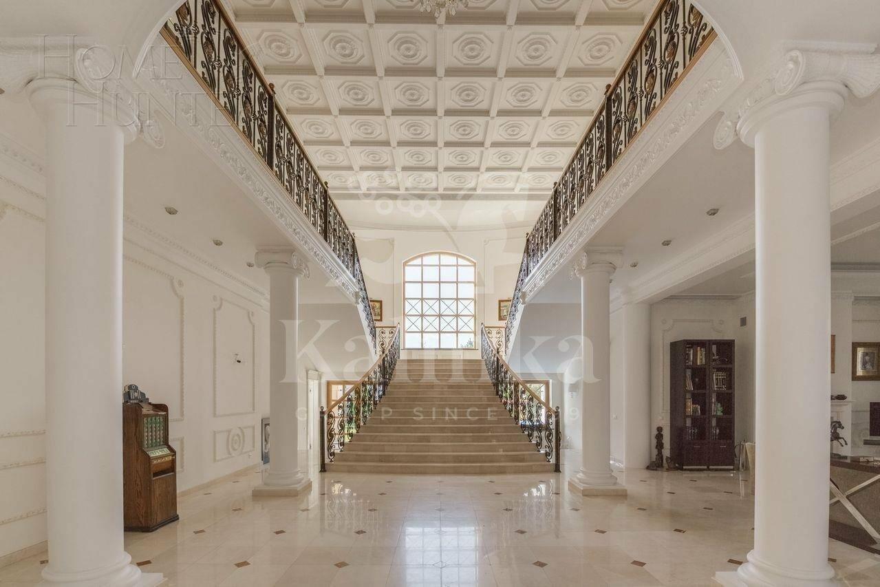 3-этажный коттедж 750 м² с отделкой