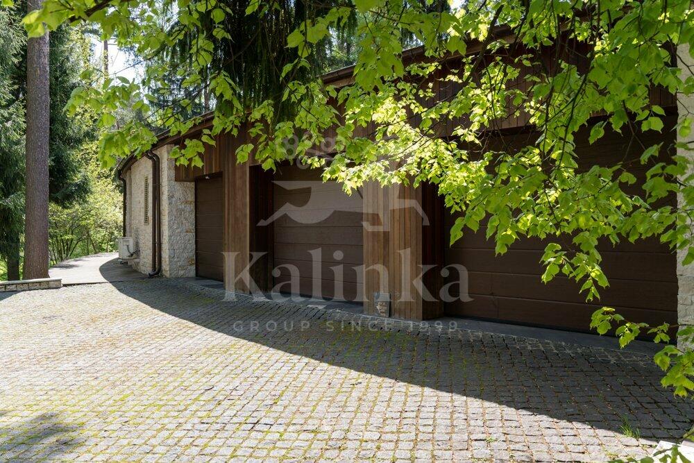 2-этажный коттедж 2 700 м² с отделкой