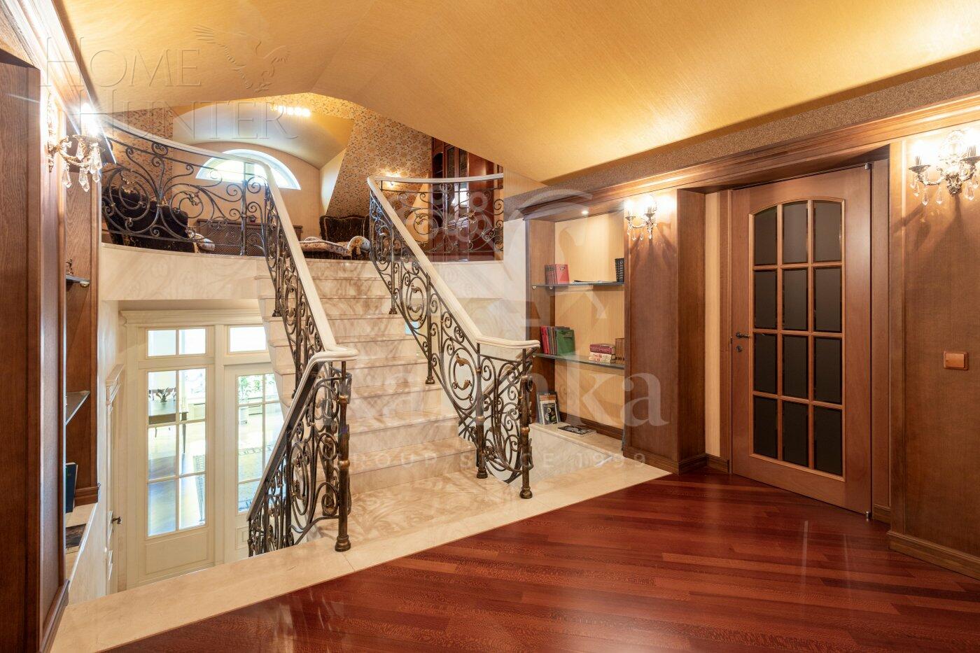 2-этажный коттедж 660 м² с отделкой