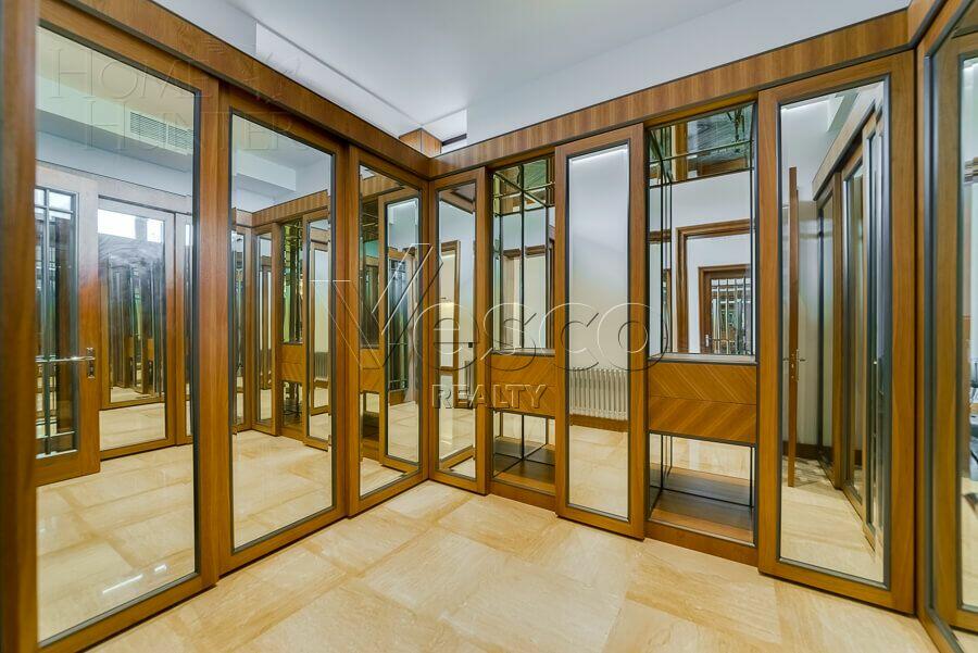 2-этажный коттедж 989.7 м² с отделкой