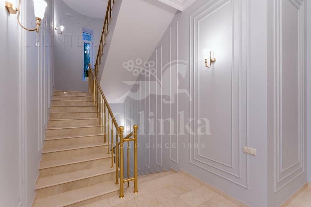 3-этажный коттедж 800 м² с отделкой