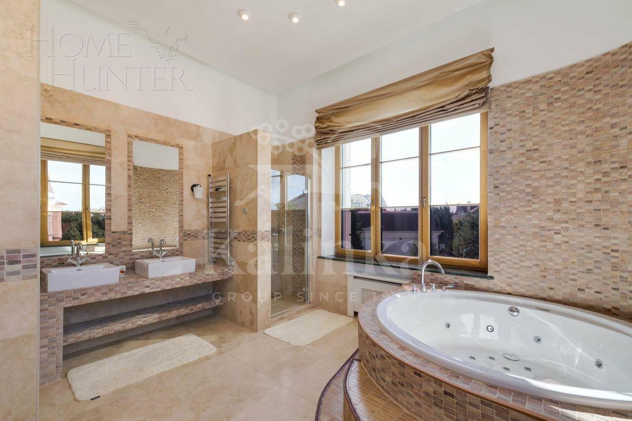 3-этажный коттедж 750 м² с отделкой