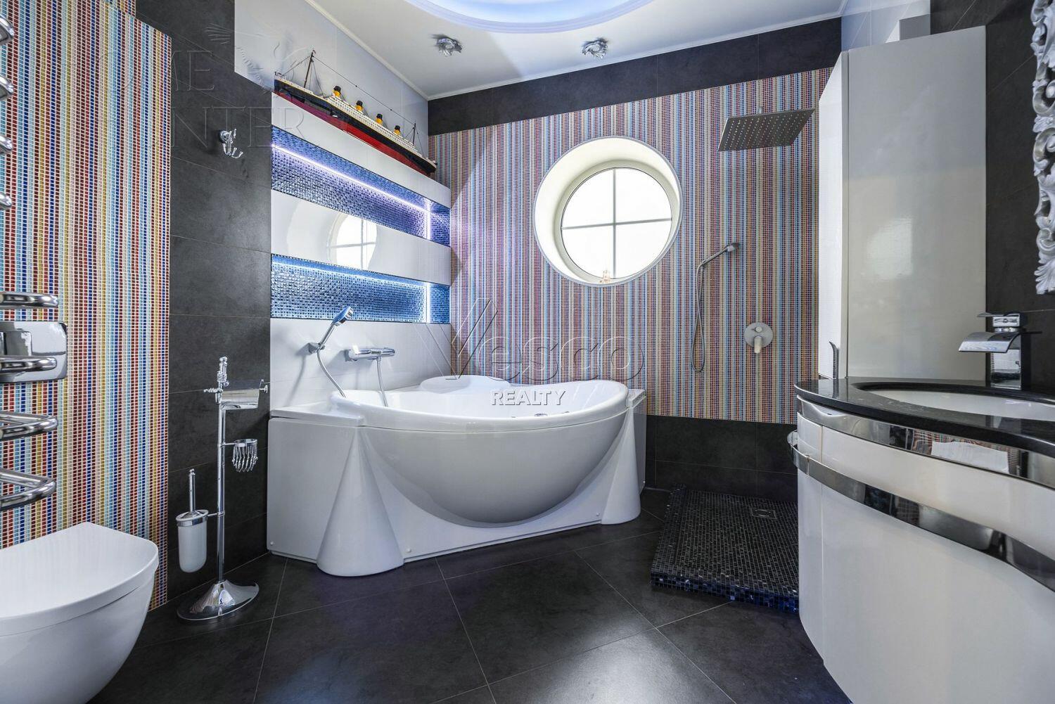 2-этажный коттедж 270 м² с отделкой