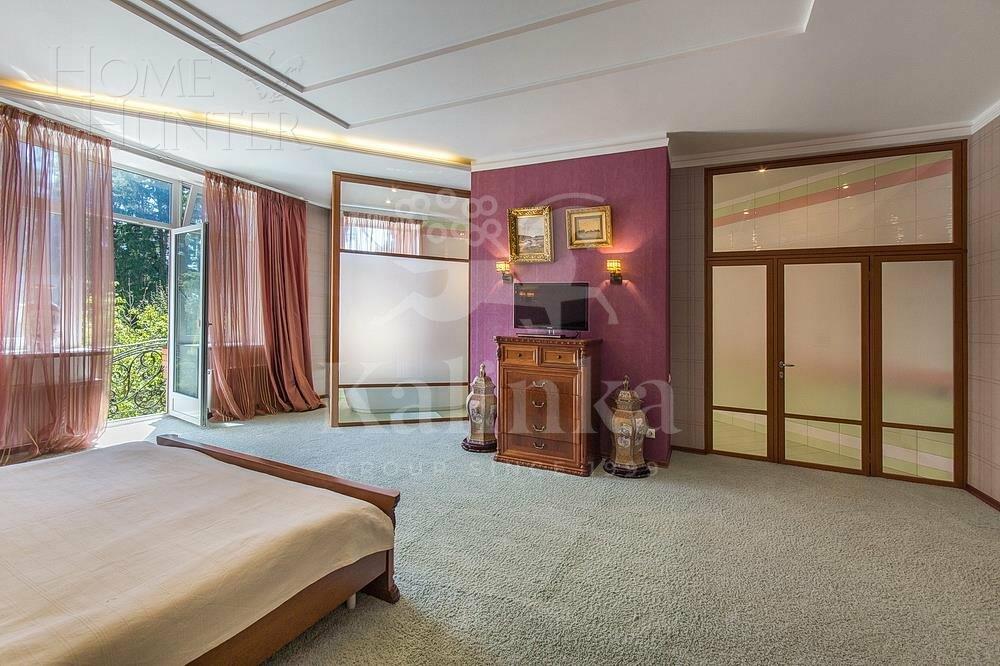 4-этажный коттедж 1 000 м² с отделкой