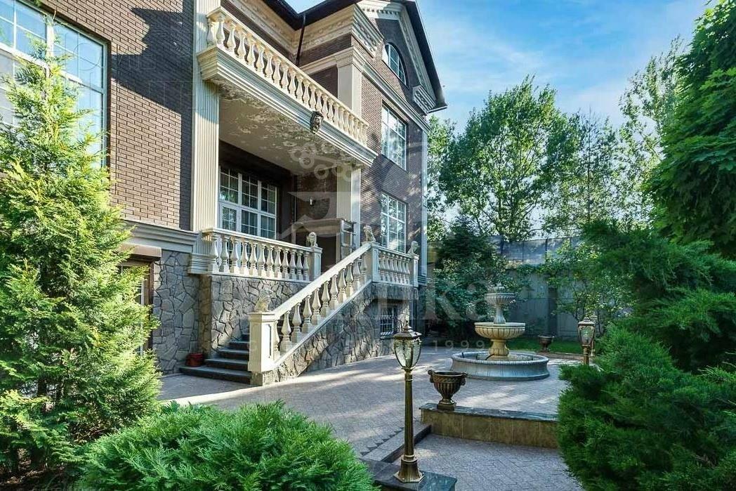 3-этажный коттедж 1 200 м² с отделкой