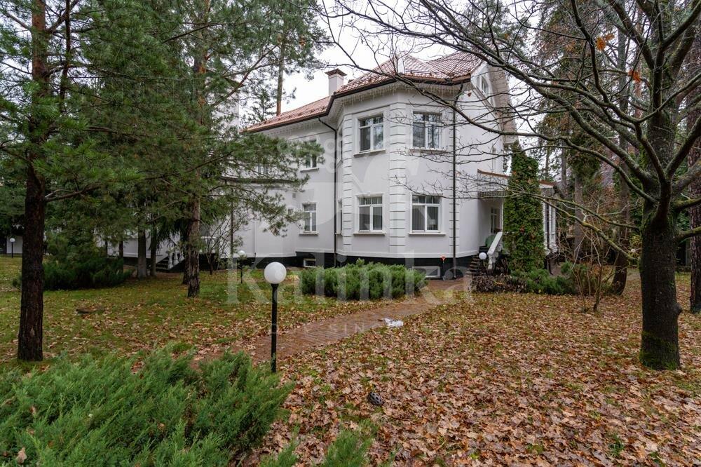 3-этажный коттедж 800 м² с отделкой