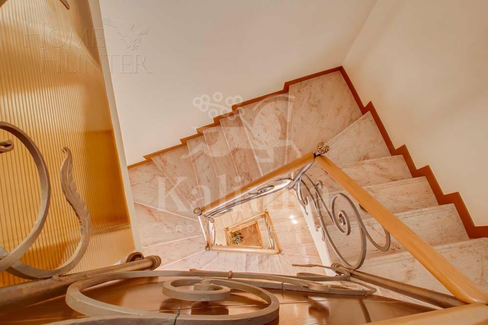 4-этажный коттедж 1 352 м² с отделкой