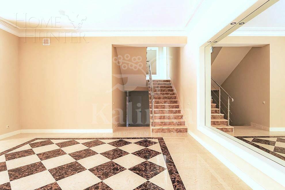 2-этажный таунхаус 630.9 м² с отделкой