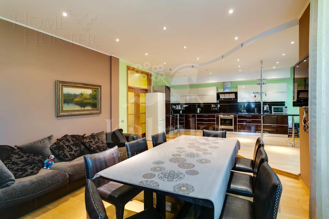 3-этажный таунхаус 360 м² с отделкой