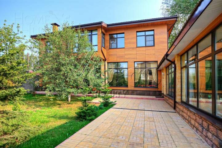 2-этажный коттедж 1 350 м² с отделкой