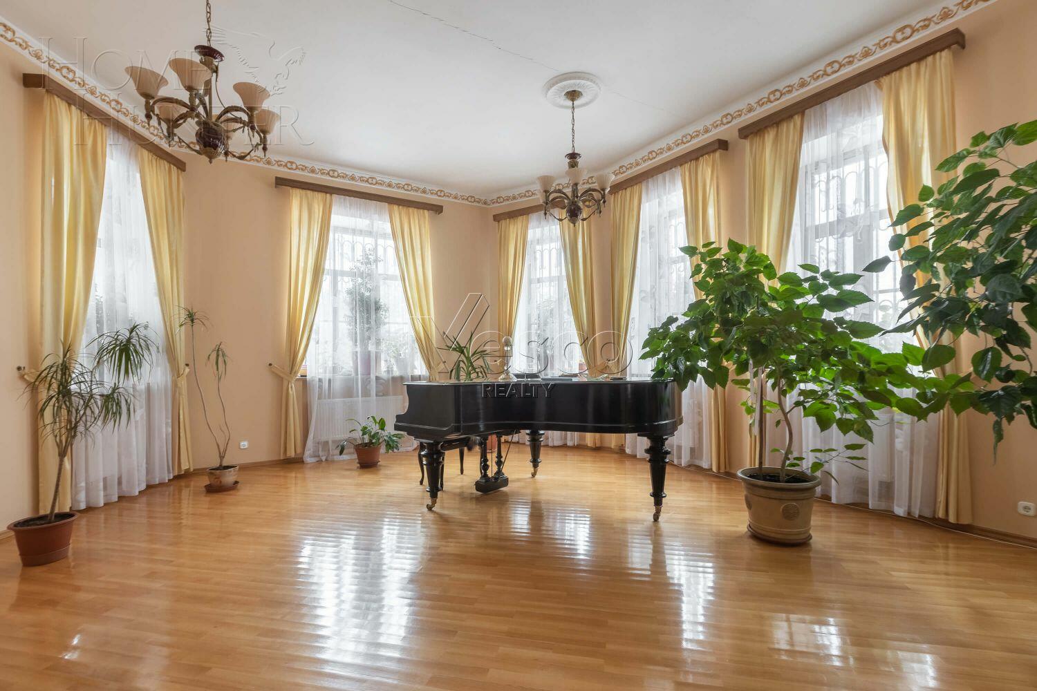 2-этажный коттедж 1 500 м² с отделкой