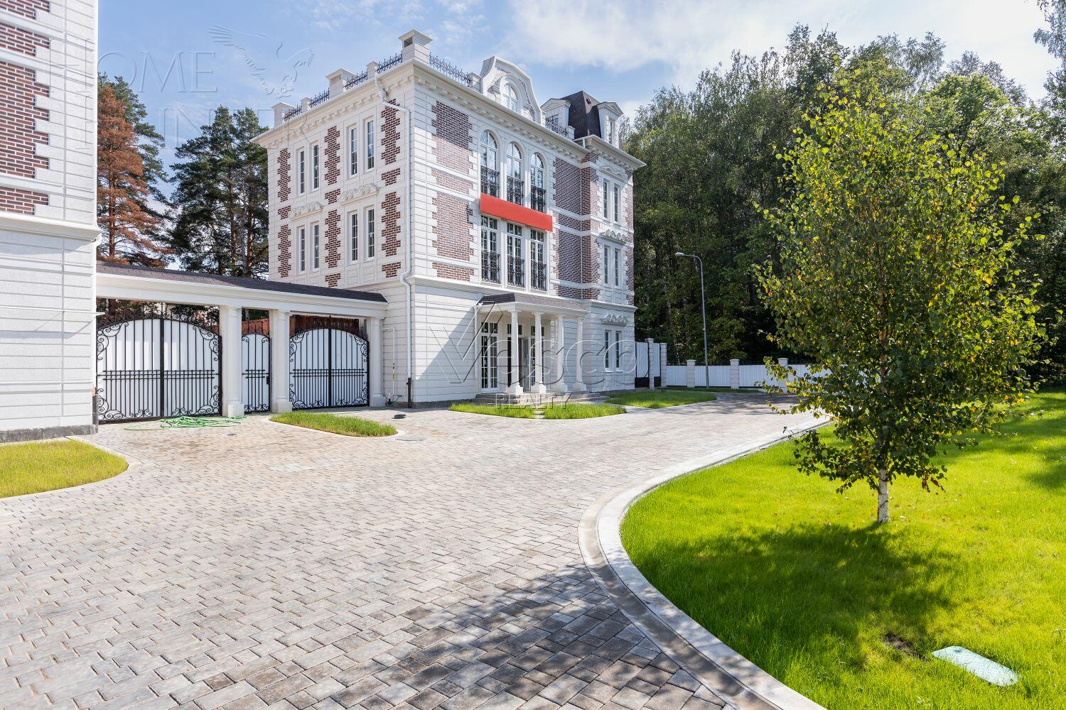 3-этажный коттедж 320 м² без отделки