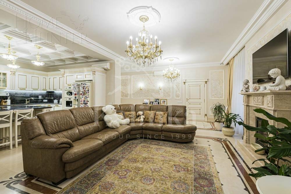 3-этажный таунхаус 700 м² с отделкой