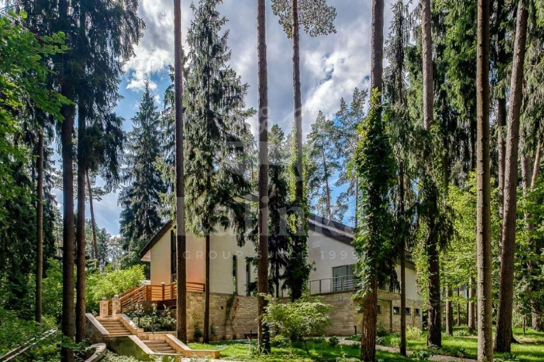 3-этажный коттедж 890.8 м² с отделкой