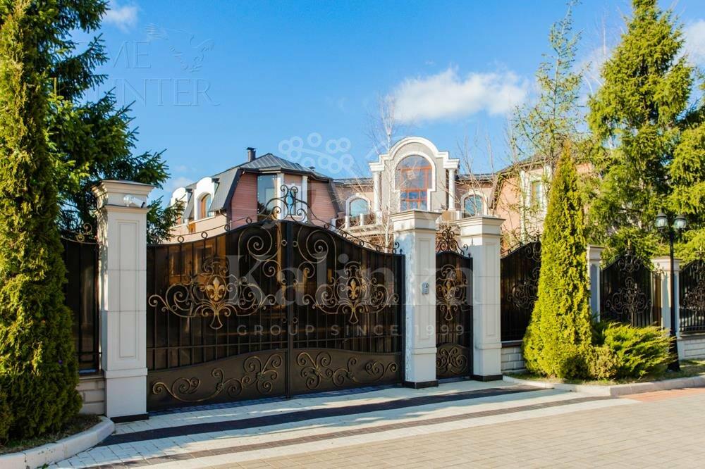 2-этажный коттедж 1 700 м² с отделкой