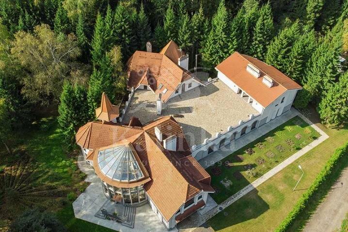 2-этажный коттедж 1 100 м² с отделкой