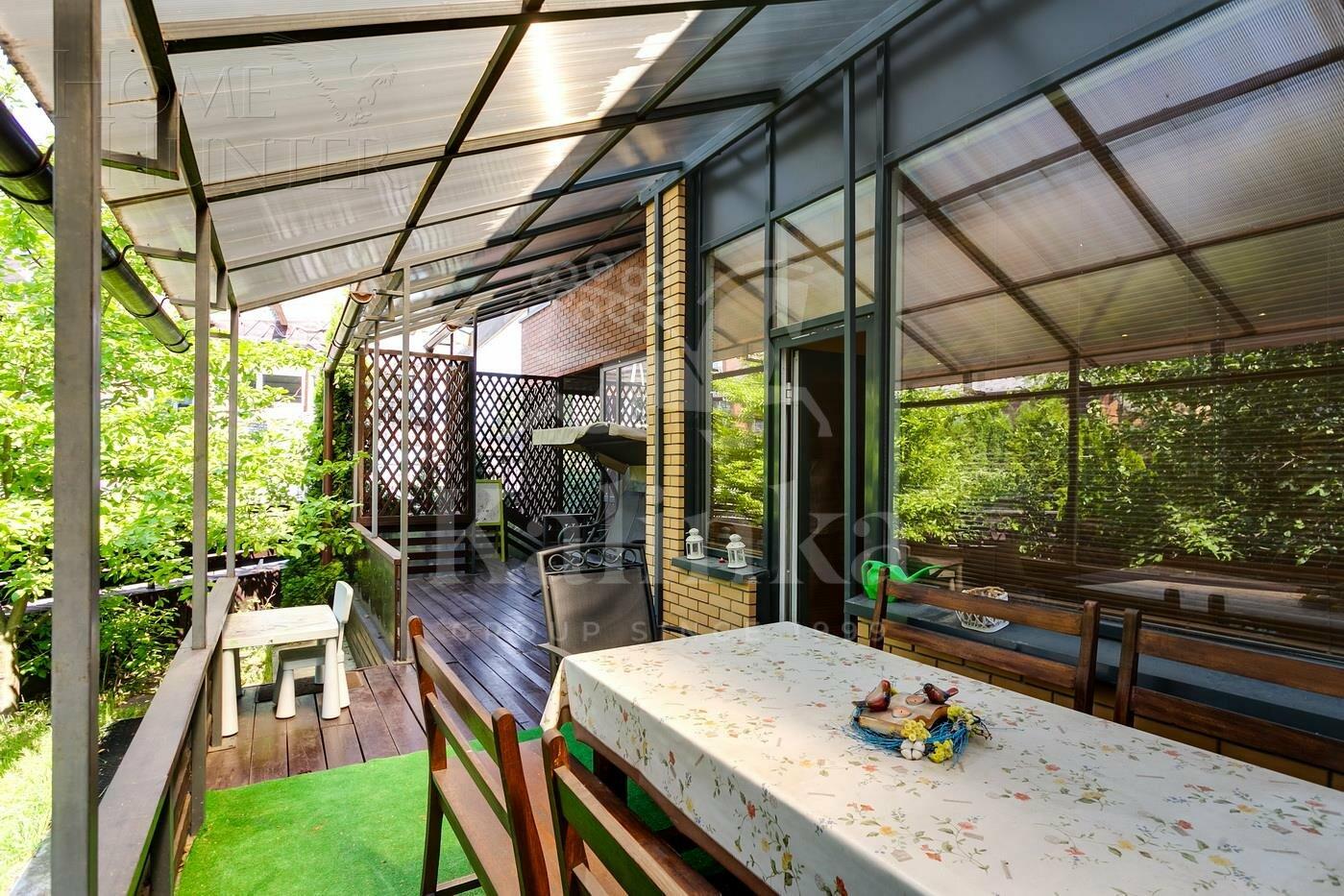 3-этажный таунхаус 360 м² с отделкой