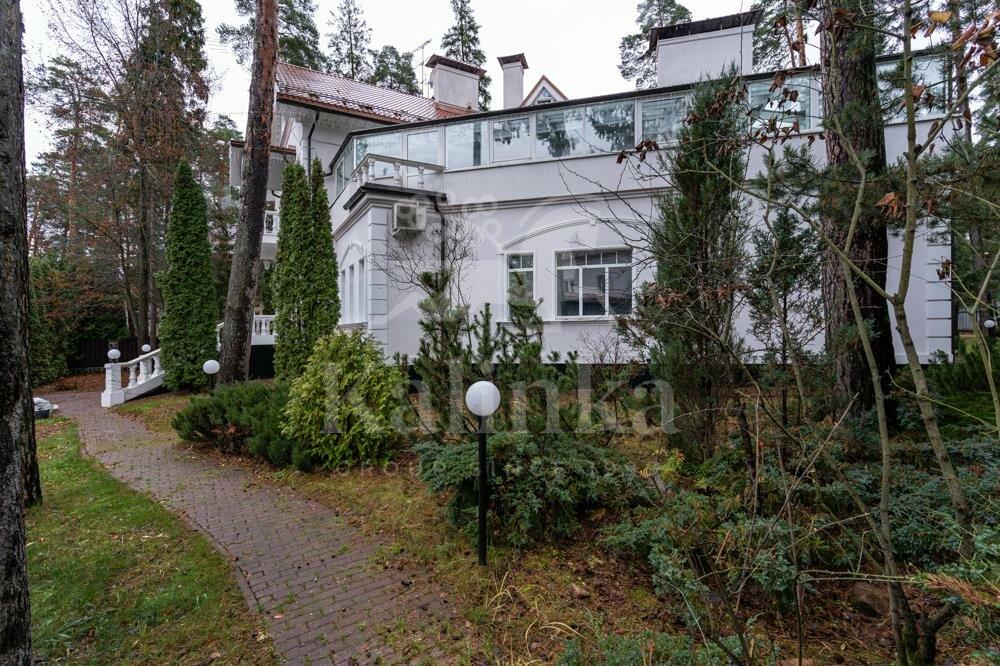 3-этажный коттедж 800 м² с отделкой